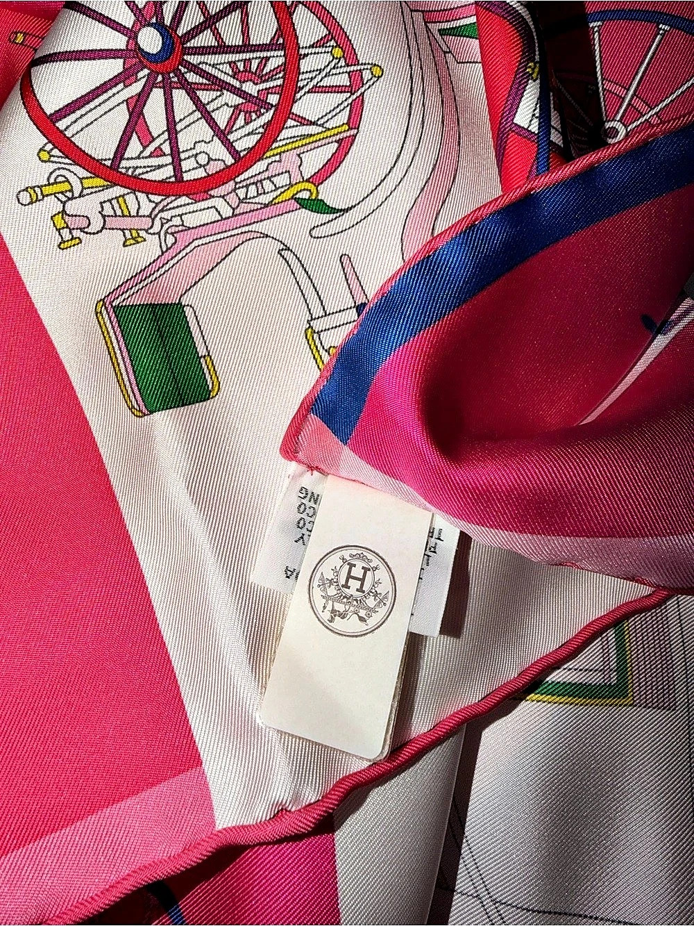 Hermès Voitures Exquises Carré 90 Scarf Pink & White - Picture 3 of 4